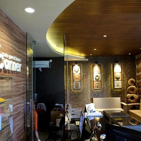 De'Corner Guest House Malang Buitenkant foto