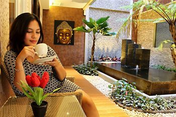 De'Corner Guest House Malang Buitenkant foto