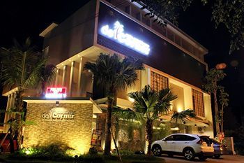 De'Corner Guest House Malang Buitenkant foto