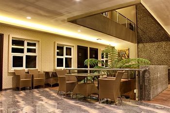 De'Corner Guest House Malang Buitenkant foto