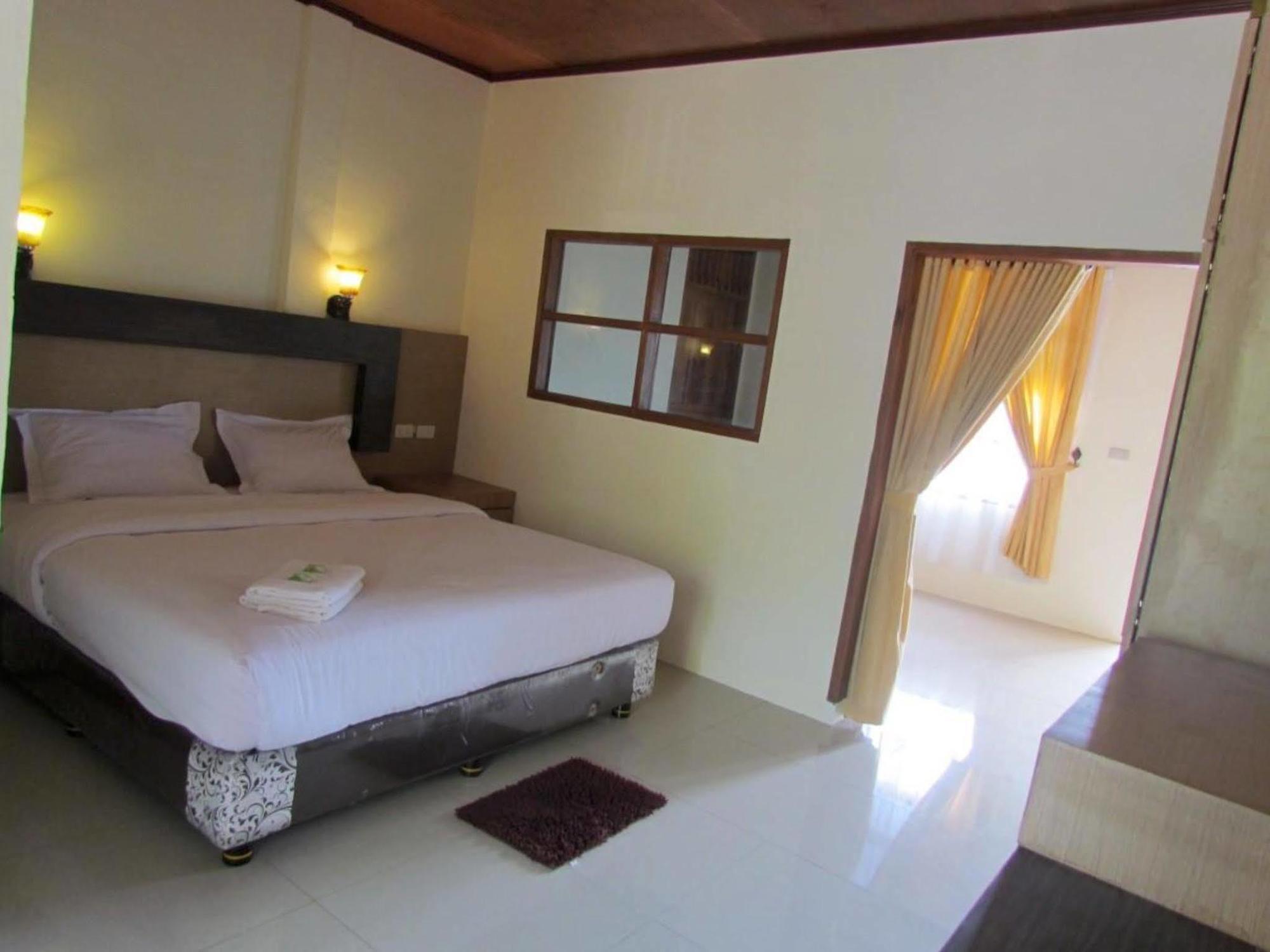 De'Corner Guest House Malang Buitenkant foto
