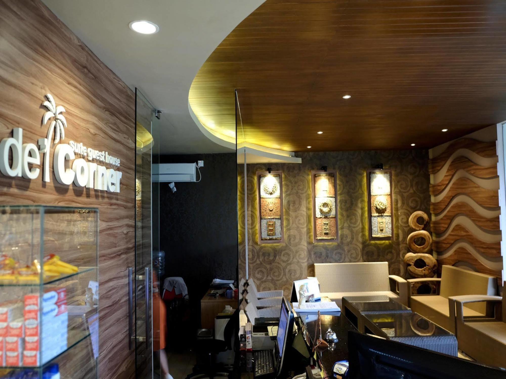 De'Corner Guest House Malang Buitenkant foto